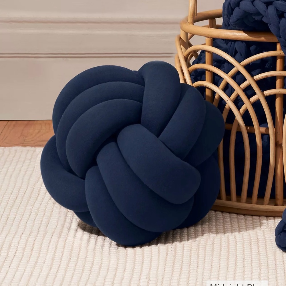 BEARABY Hugget Knot Cotton Napper Accent Pillow NEW